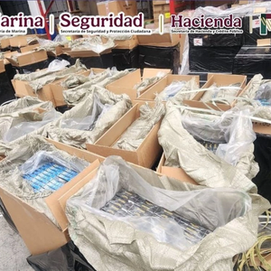 Aseguran más de 3.8 millones de cigarros apócrifos en Lázaro Cárdenas y el AICM