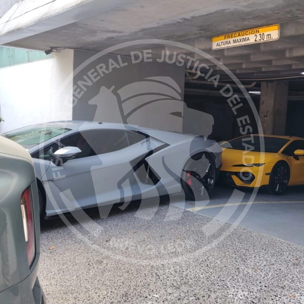 Aseguran nueve vehículos de lujo, relojes y joyería durante cateo en San Pedro