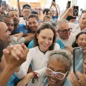 María Corina Machado regresa a Venezuela en medio de la transición política