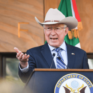 Ken Salazar pide respeto y coordinación en la cooperación de seguridad entre México y EU