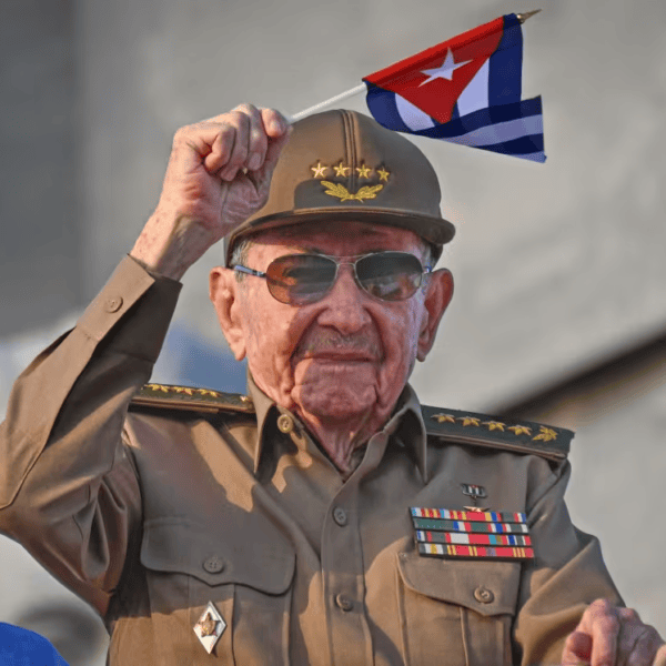 Florida emite orden de arresto contra Raúl Castro