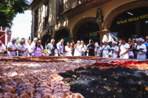 Elaboran escultura de Emiliano Zapata con 3 mil 680 panes de muerto en Cuernavaca