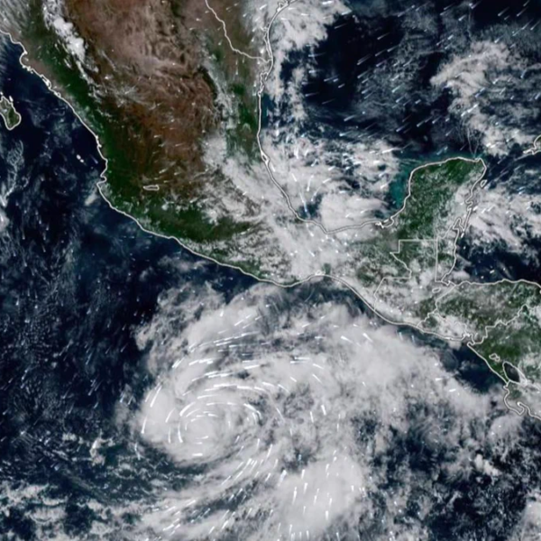 Huracán Vance alcanza categoría 1 y podría intensificarse a categoría 3