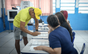 Brasil amplía dos horas la votación en segunda vuelta electoral