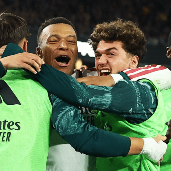 Real Madrid vence al Barcelona con doblete de Mbappé en el Clásico Español