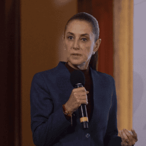 Sheinbaum pide auditar al INE tras salida de Taddei