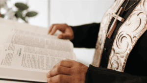 Alertan por falsos sacerdotes en México