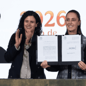 Sheinbaum firma decreto sobre nacionalidad única