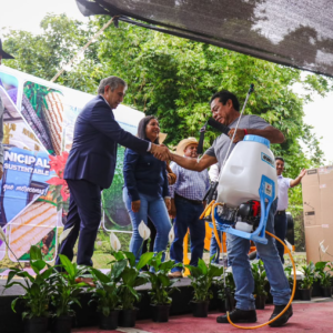 Cuernavaca entrega equipo por casi 1 millón de pesos a productores del sector rural