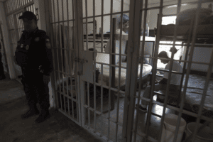 Persisten sobrepoblación en prisiones estatales: CNDH