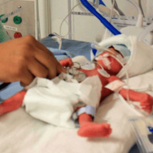 Denuncian posible muerte de siete bebés por bacteria en Hospital Militar