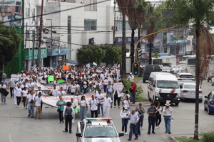Trabajadores del IMSS marchan en Cuernavaca por falta de personal e insumos