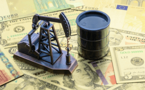 Petróleo sube por temor a interrupciones en el suministro ante huracán Isaías