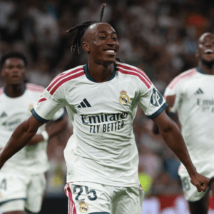 Real Madrid vence 1-0 al Villarreal pese a la expulsión de Vinicius